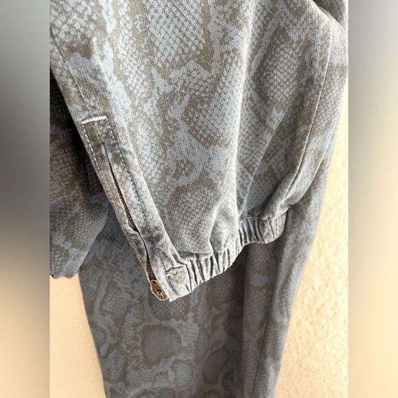 Anthropologie Sundry Python navy blue Joggers. 31 NWT - Picture 8 of 10